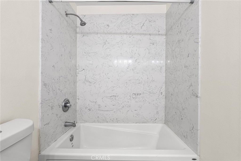 6033 Pentz Road Paradise, CA 95969 - Photo 37 of 54 a bathroom with a bathtub