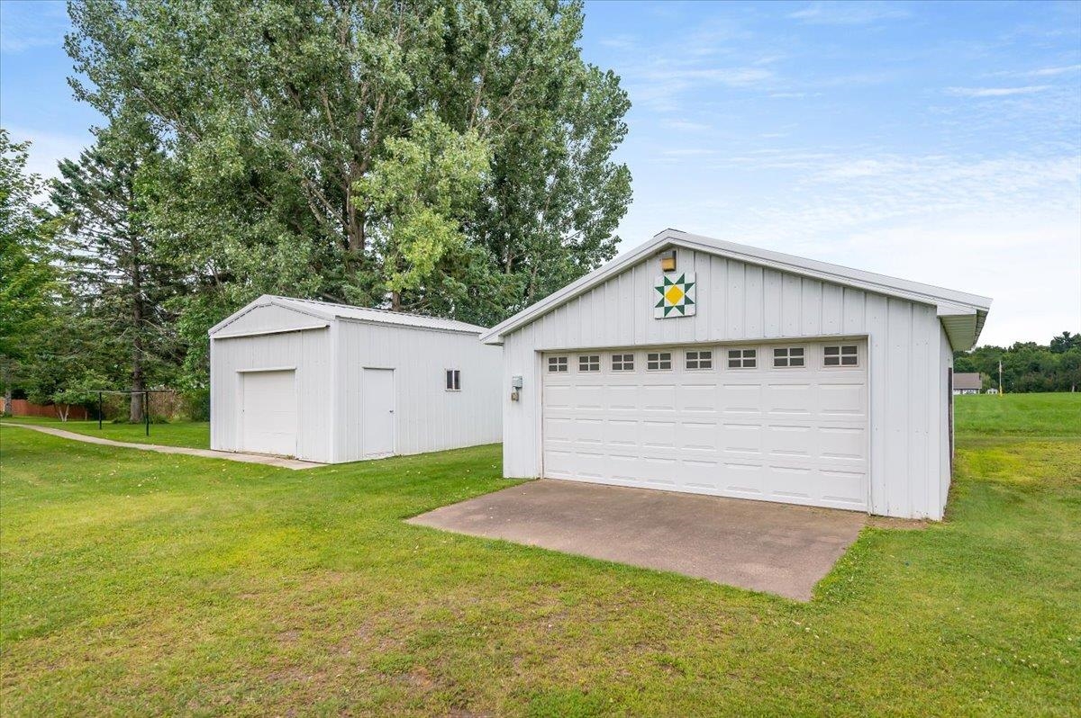 404 Alcohol Road Wrenshall, MN 55797 - Photo 25 of 32 View of detached garage