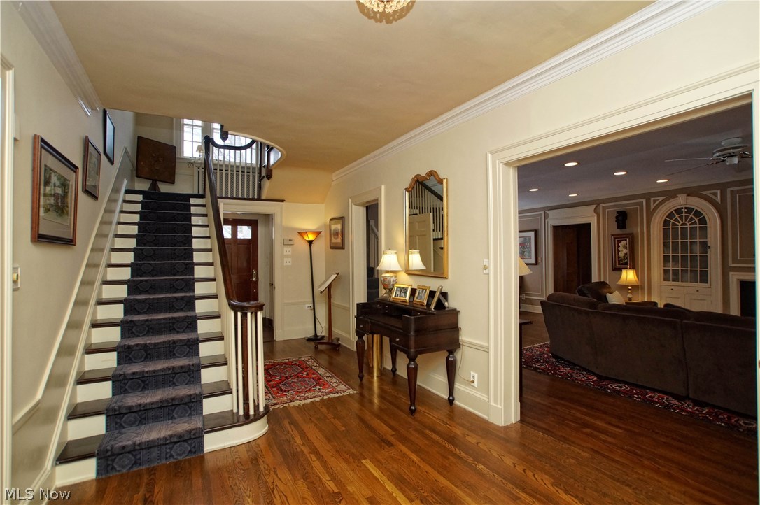 1719 Sheridan Road Cleveland, OH 44121 - Photo 3 of 35 Beautiful front hall entry