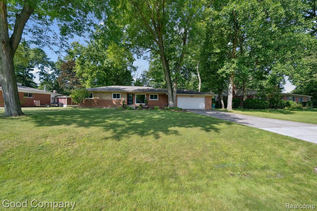 32115 Bonnet Hill Road Farmington Hills, MI 48334 - Photo 3 of 41