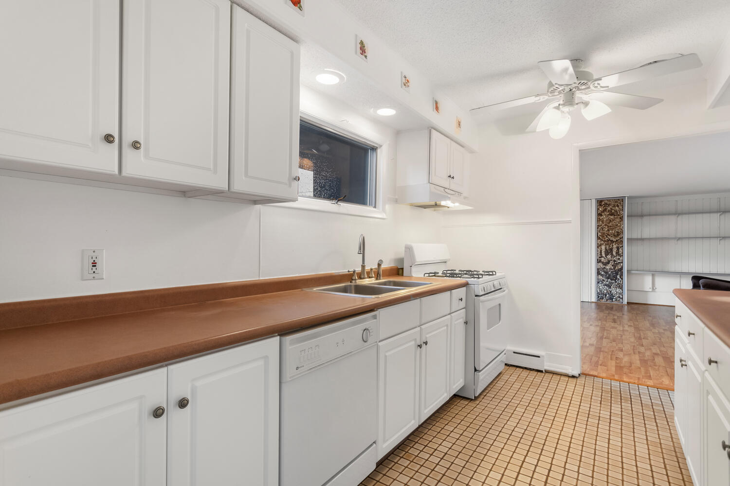 406 South Russell Street Champaign, IL 61821 - Photo 18 of 39 Gallery Image 18