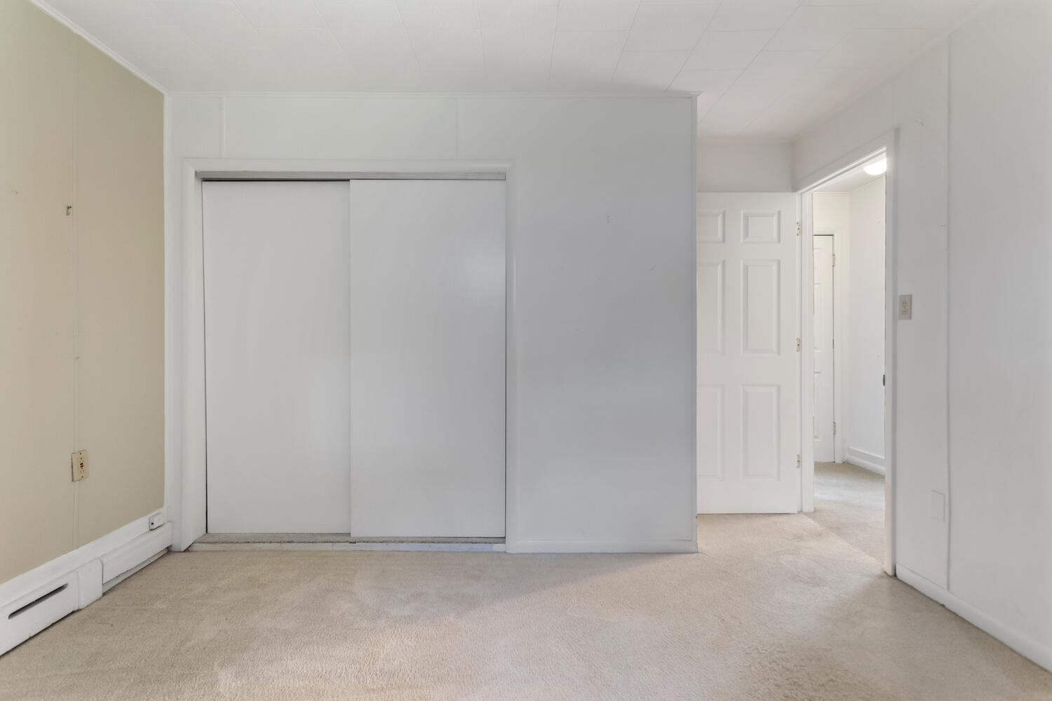 406 South Russell Street Champaign, IL 61821 - Photo 23 of 39 Gallery Image 23