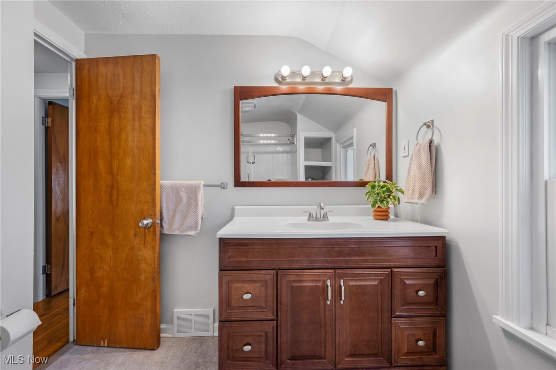 4871 Westbourne Road Cleveland, OH 44124 - Photo 21 of 28 Gallery Image 21