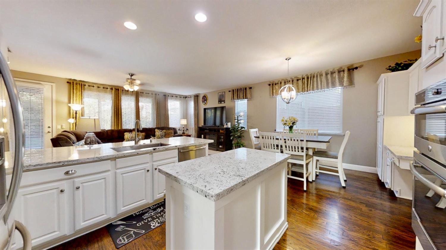 9573 Spring River Way Elk Grove, CA 95624 - Photo 7 of 49