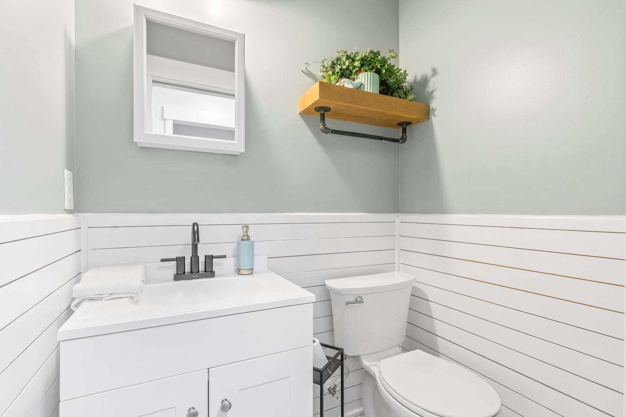 245 Mimosa Road St. Augustine, FL 32086 - Photo 24 of 33 a bathroom with a toilet a sink and potted plant