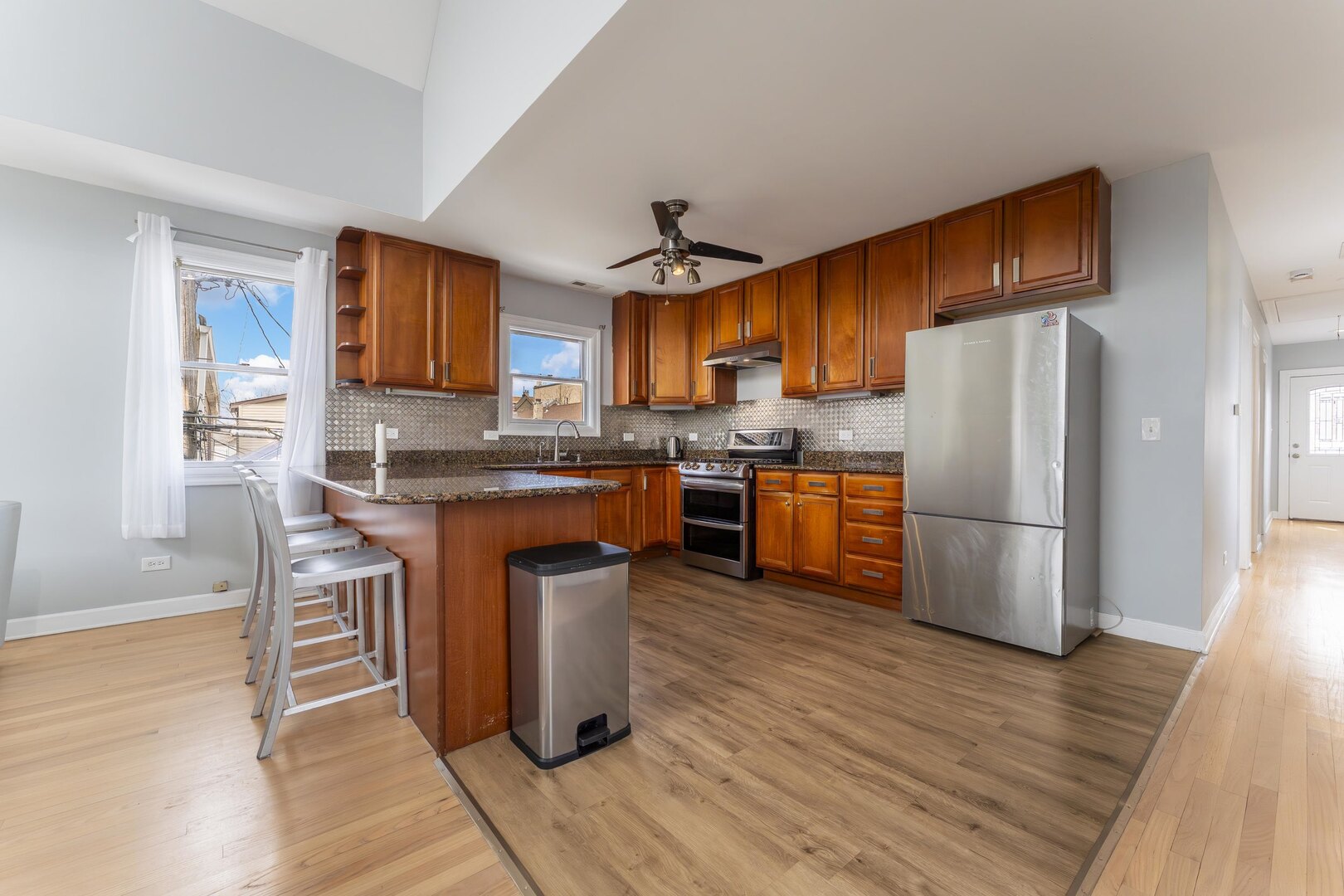 1024 West 18th Place Chicago, IL 60608 - Photo 16 of 40