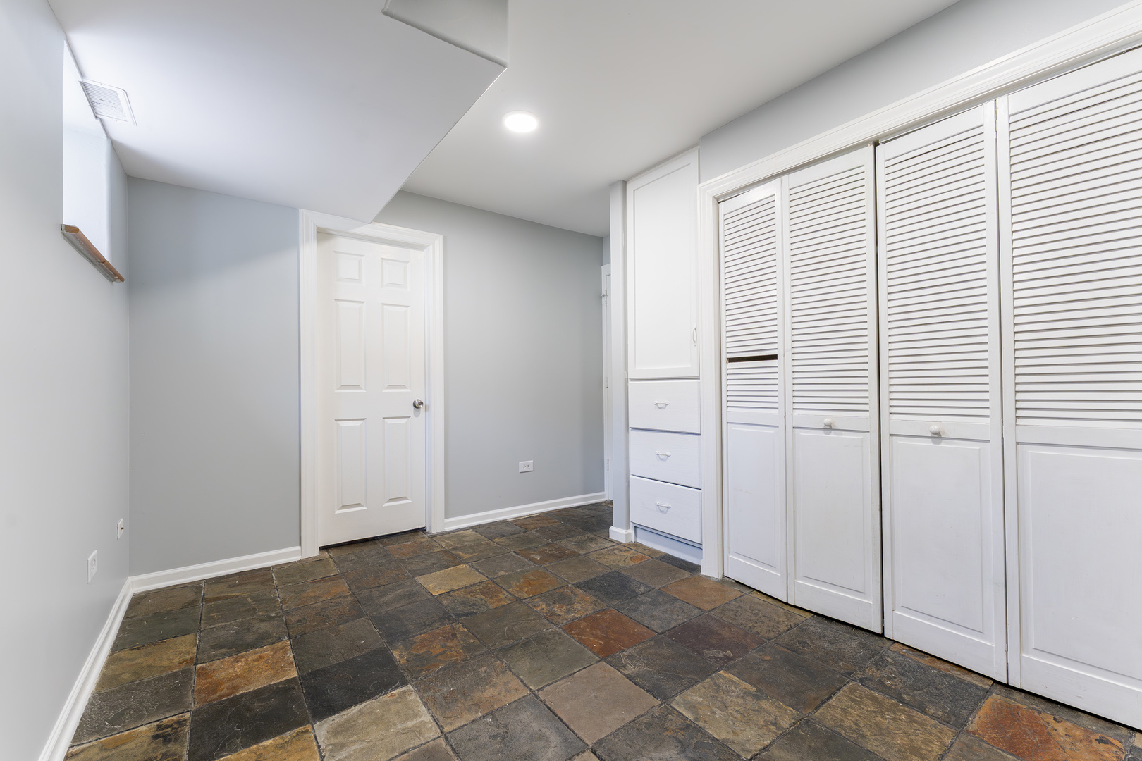 1024 West 18th Place Chicago, IL 60608 - Photo 27 of 40