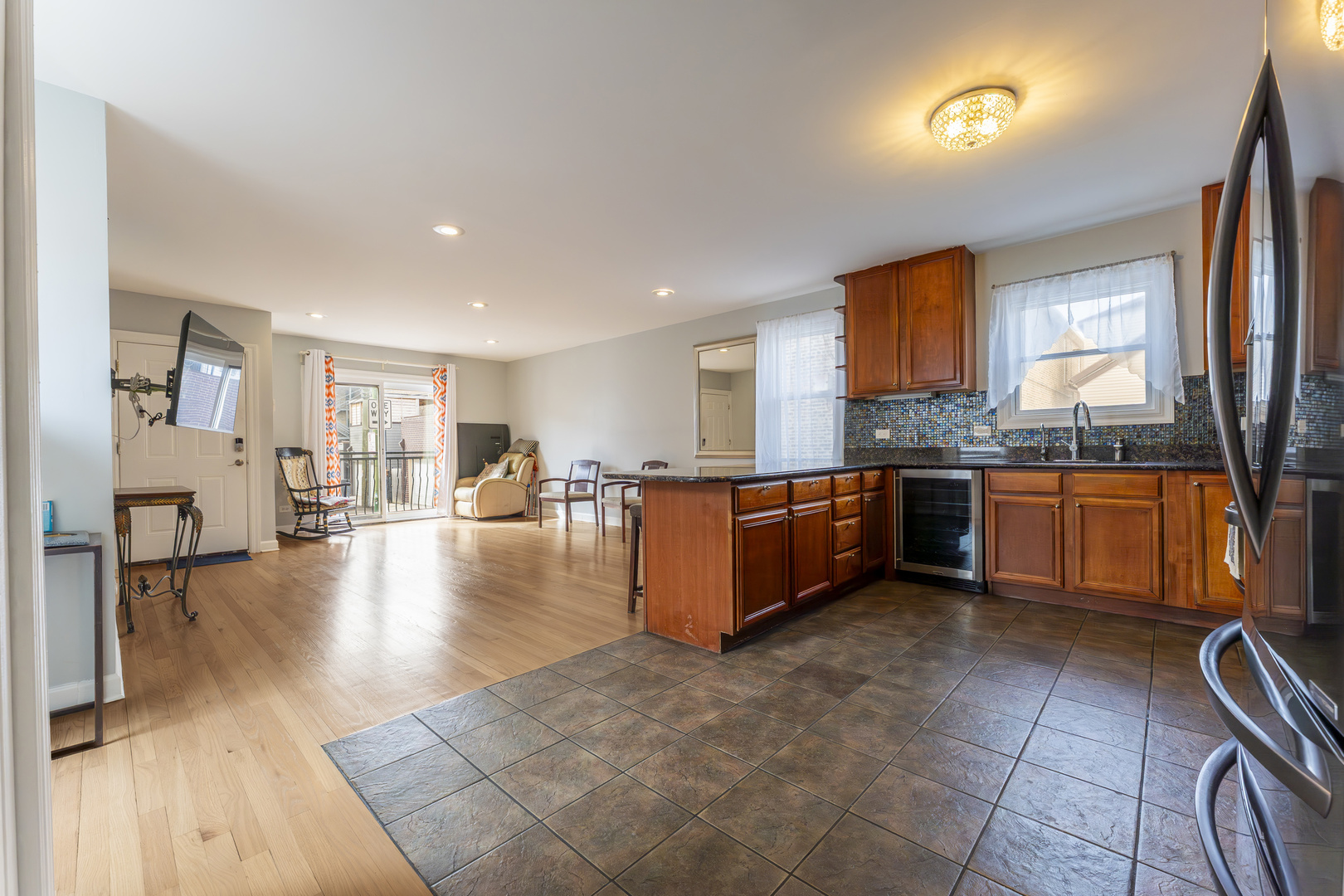 1024 West 18th Place Chicago, IL 60608 - Photo 5 of 40