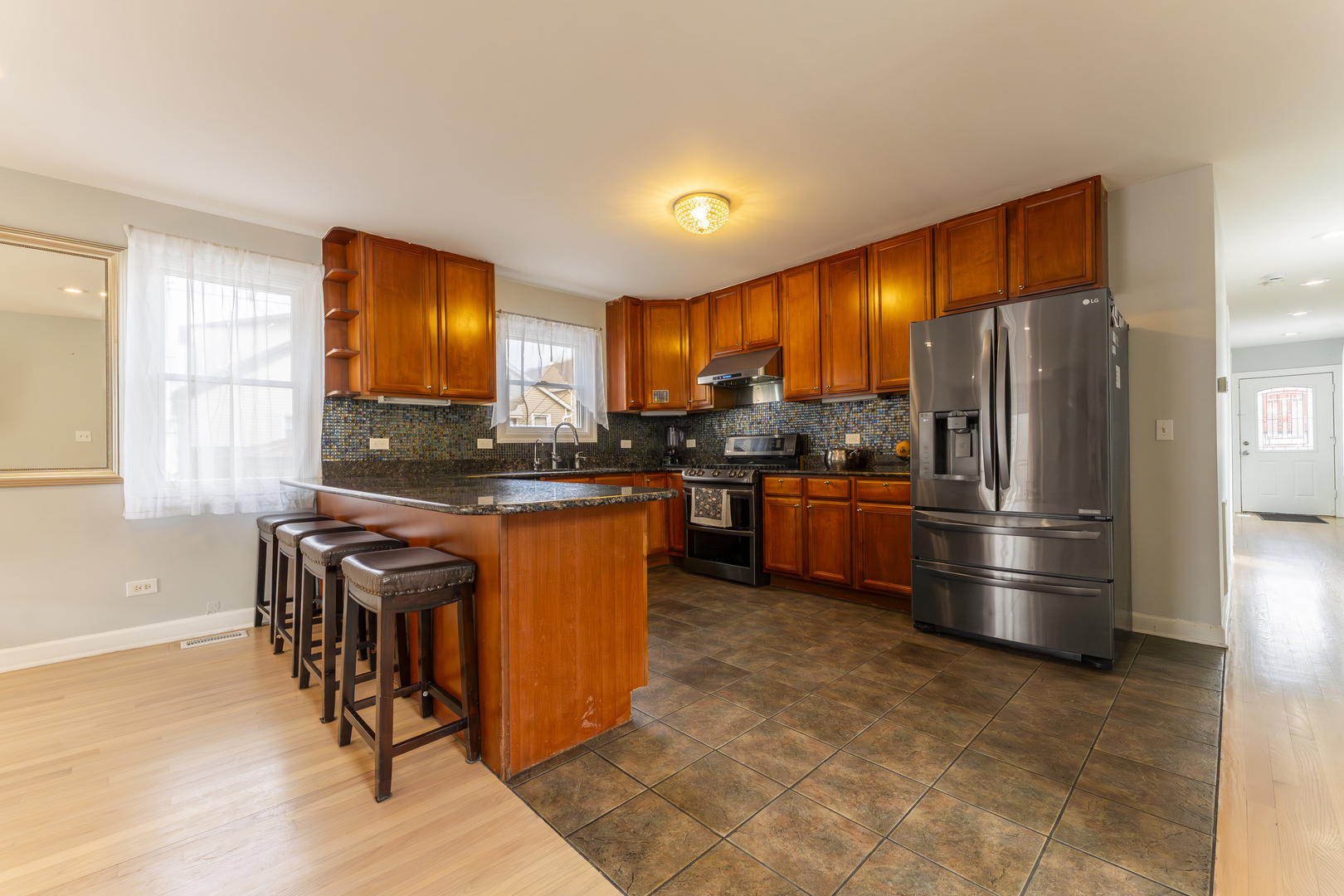 1024 West 18th Place Chicago, IL 60608 - Photo 6 of 40