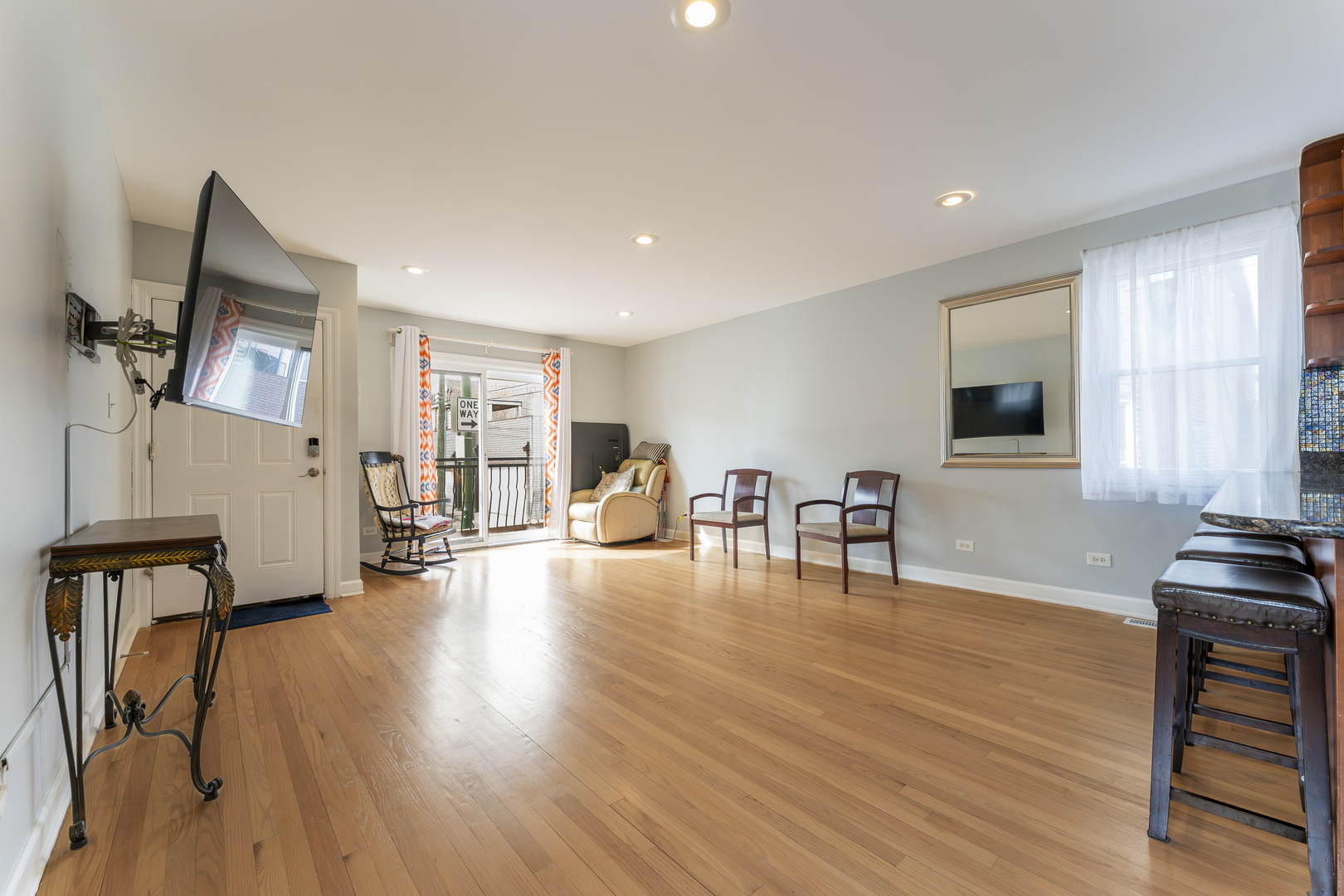 1024 West 18th Place Chicago, IL 60608 - Photo 7 of 40