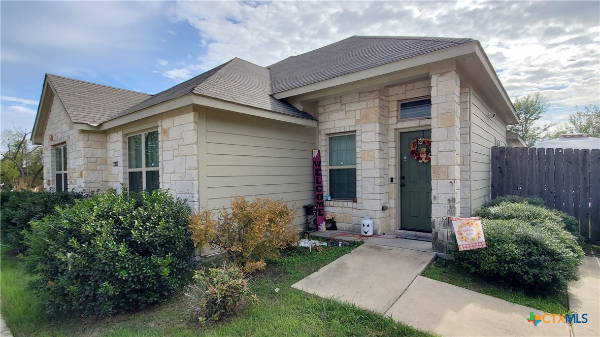 2201 Valley Forge Avenue Temple, TX 76504 - Photo 3 of 15 a front view of a house with garden