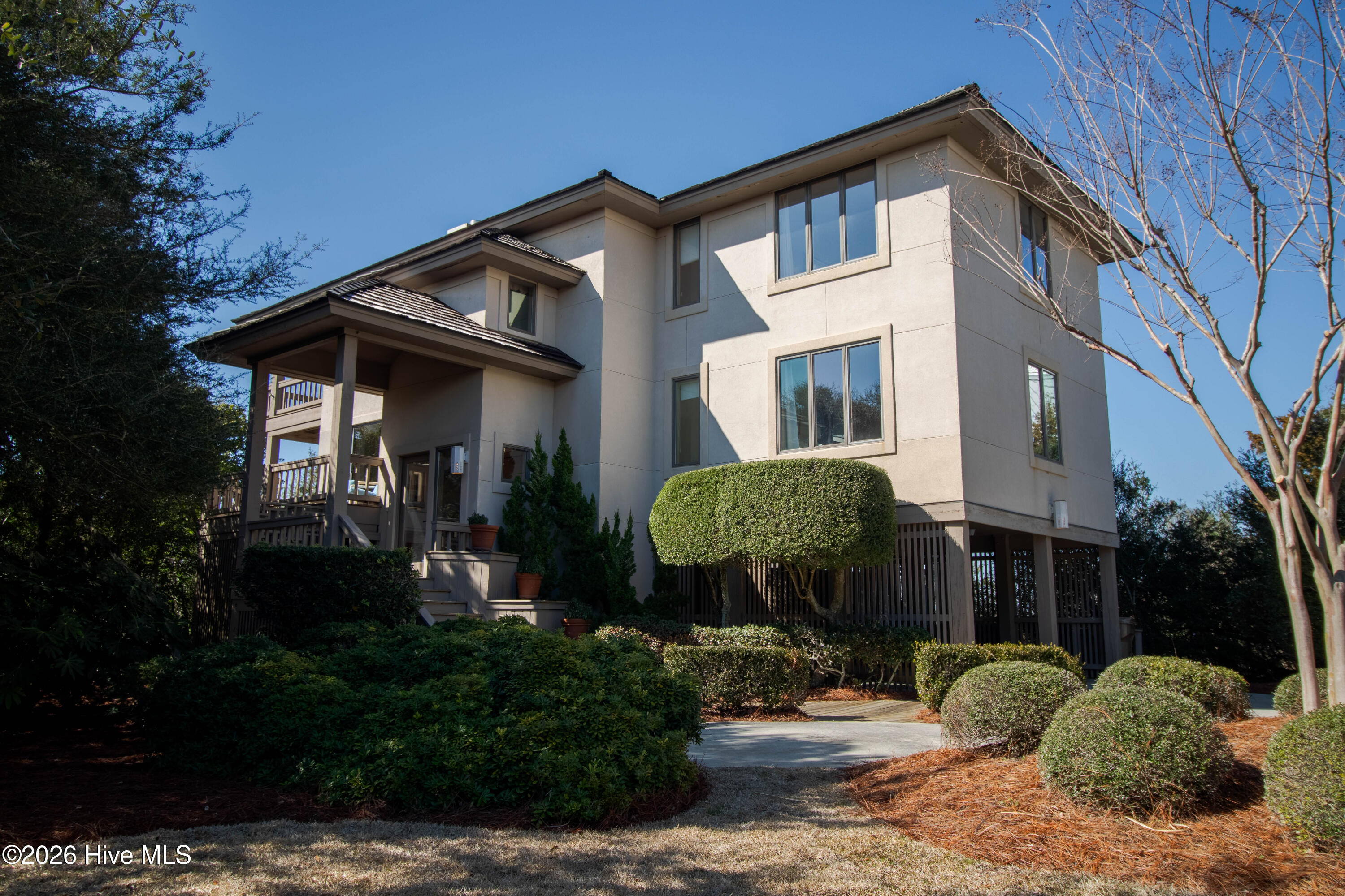 Beautiful Figure 8 marsh home