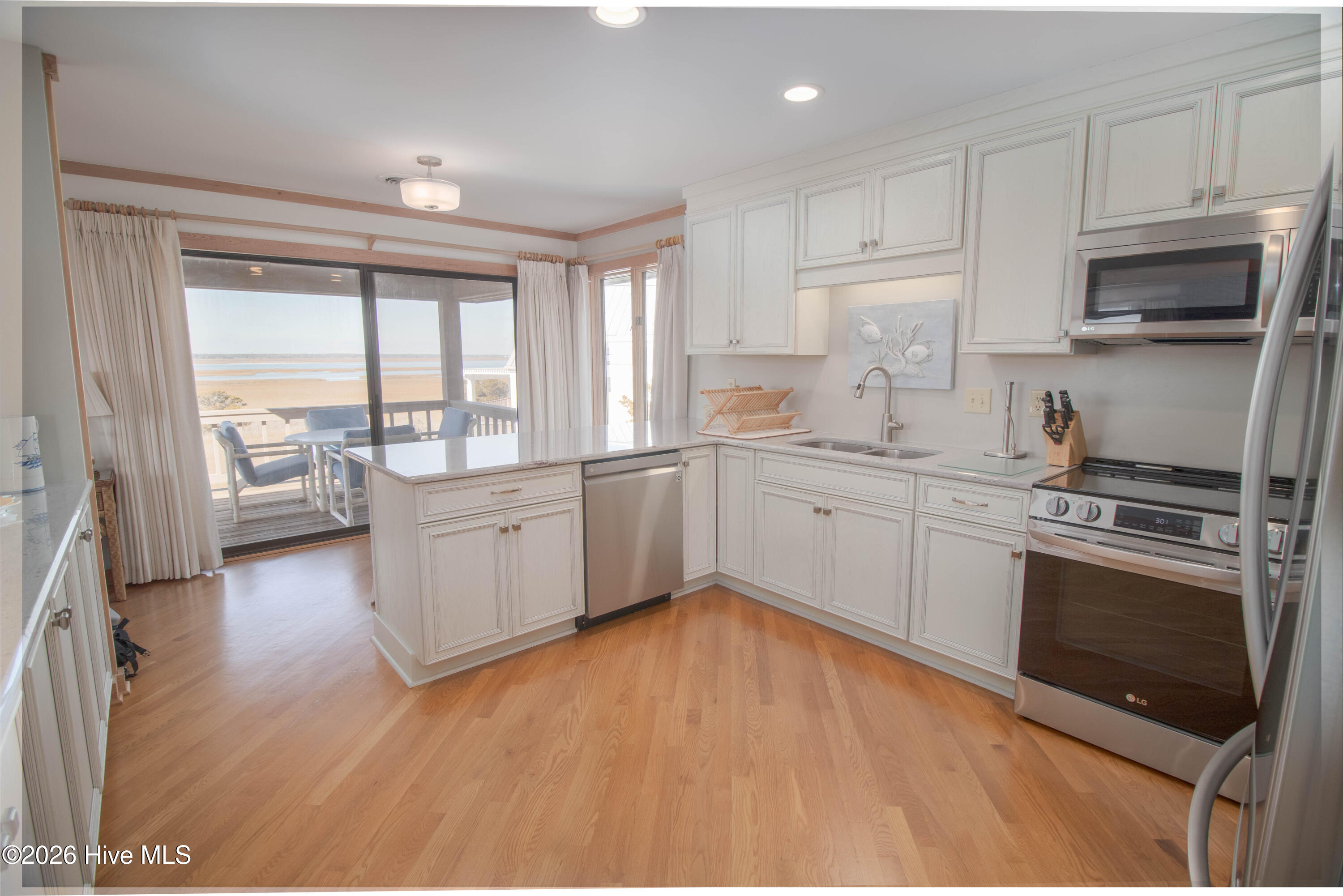 403 Beach Road North Wilmington, NC 28411 - Photo 10 of 26 Kitchen with plenty of room for that chef in you!