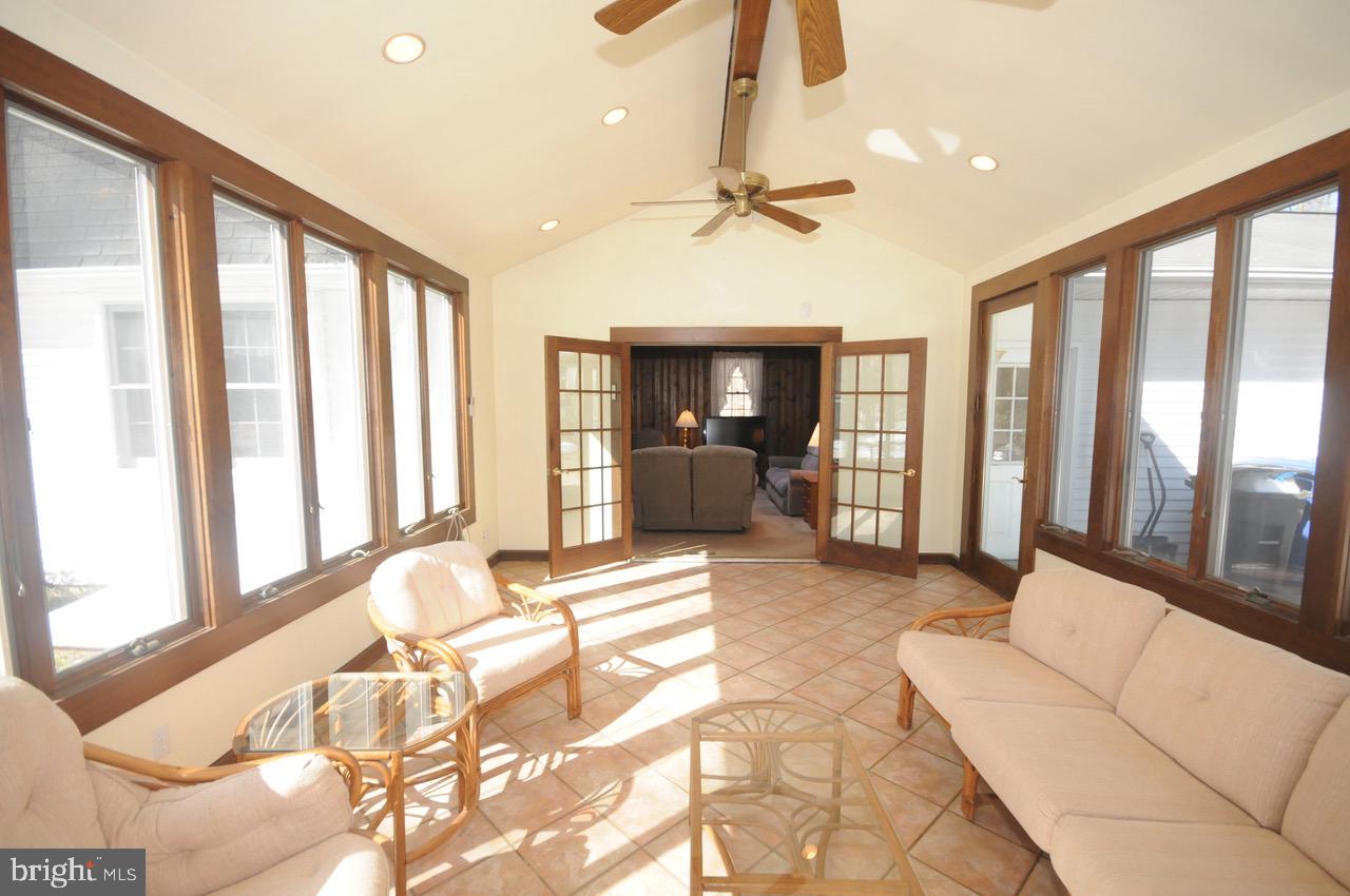 1198 Hedding Jacksonville Road Columbus, NJ 08022 - Photo 22 of 78 Sunroom