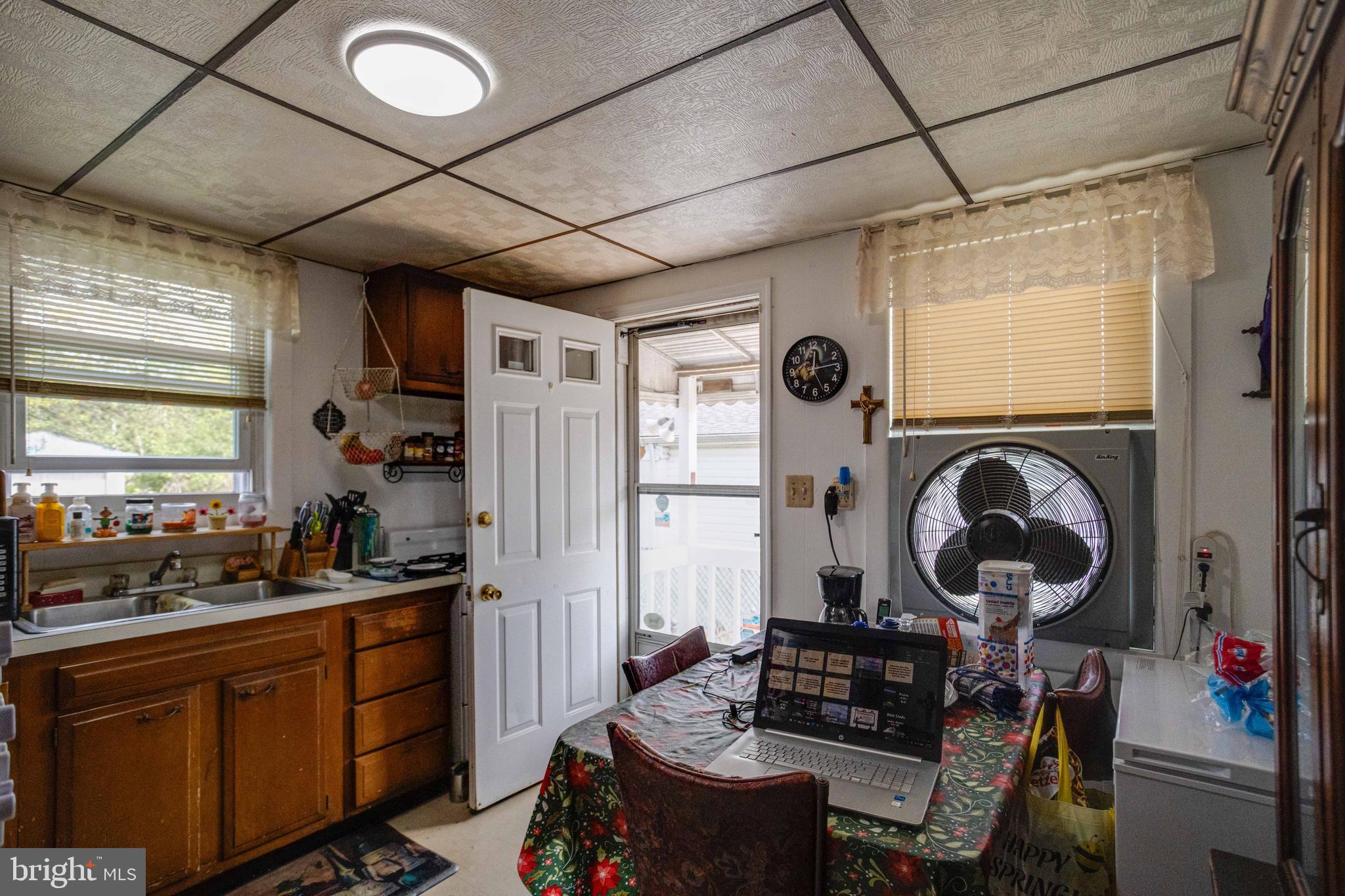900 Renfrew Street Baltimore, MD 21221 - Photo 11 of 40 a room with furniture and a window