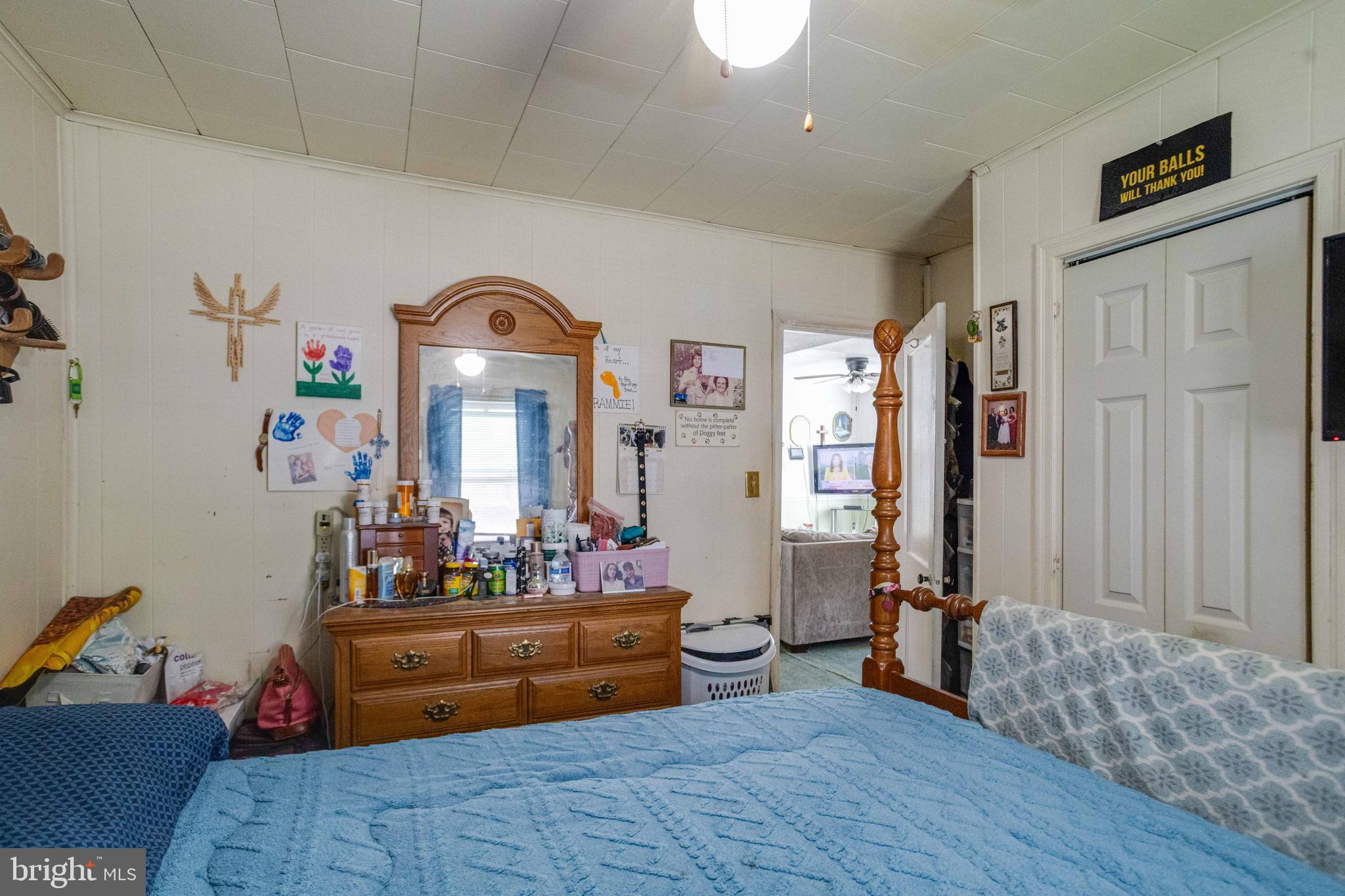 900 Renfrew Street Baltimore, MD 21221 - Photo 24 of 40 a room with furniture and window