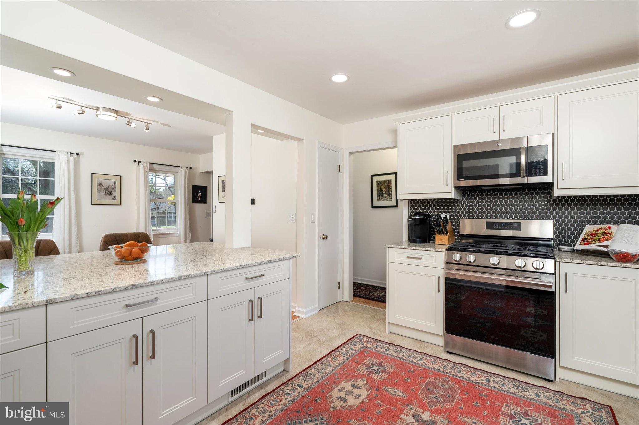 18 Cranbury Neck Road Cranbury, NJ 08512 - Photo 8 of 29