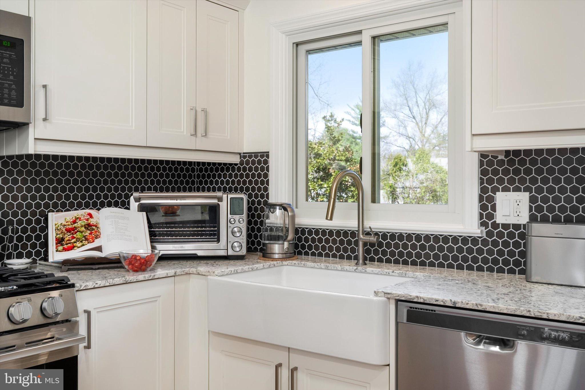 18 Cranbury Neck Road Cranbury, NJ 08512 - Photo 10 of 29