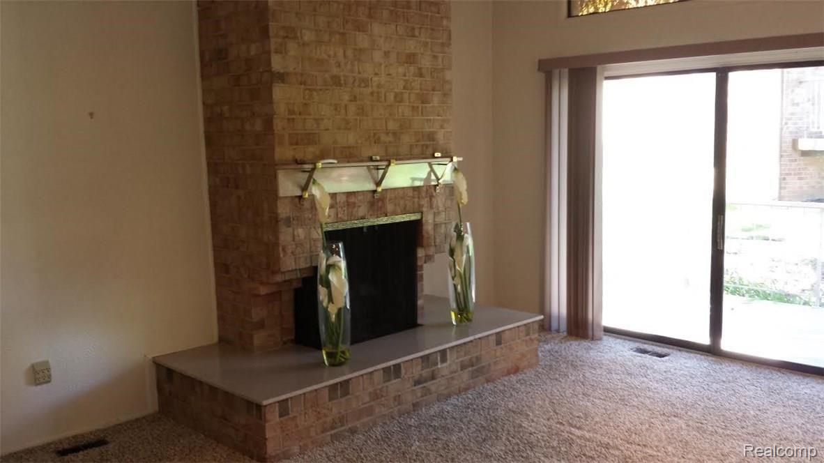 722 Oak Brook Ridge Drive, Unit 100 Rochester, MI 48307 - Photo 2 of 19 LR1.jpg