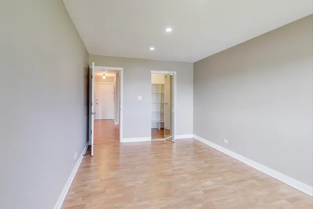 $189,900 | 725 West Huntington Commons Road, Unit 217, Mount Prospect, IL 60056