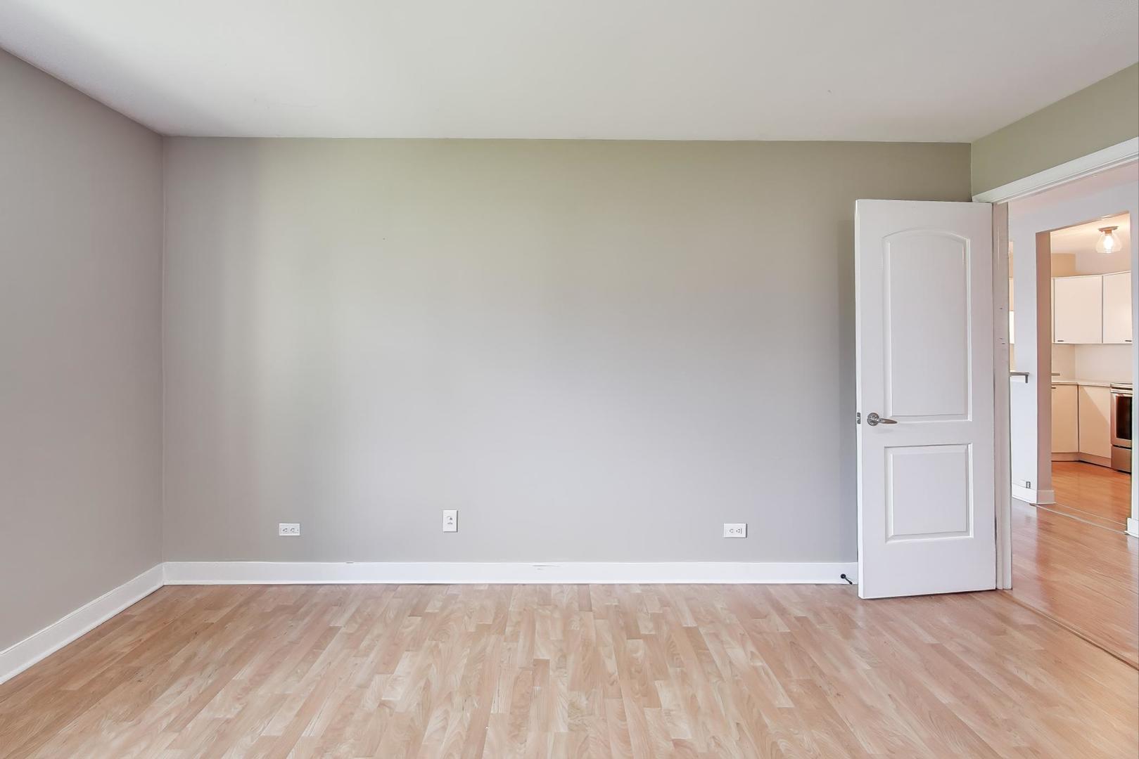 725 West Huntington Commons Road, Unit 217 Mount Prospect, IL 60056 - Photo 12 of 23