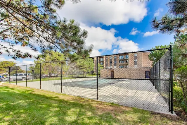 $189,900 | 725 West Huntington Commons Road, Unit 217, Mount Prospect, IL 60056