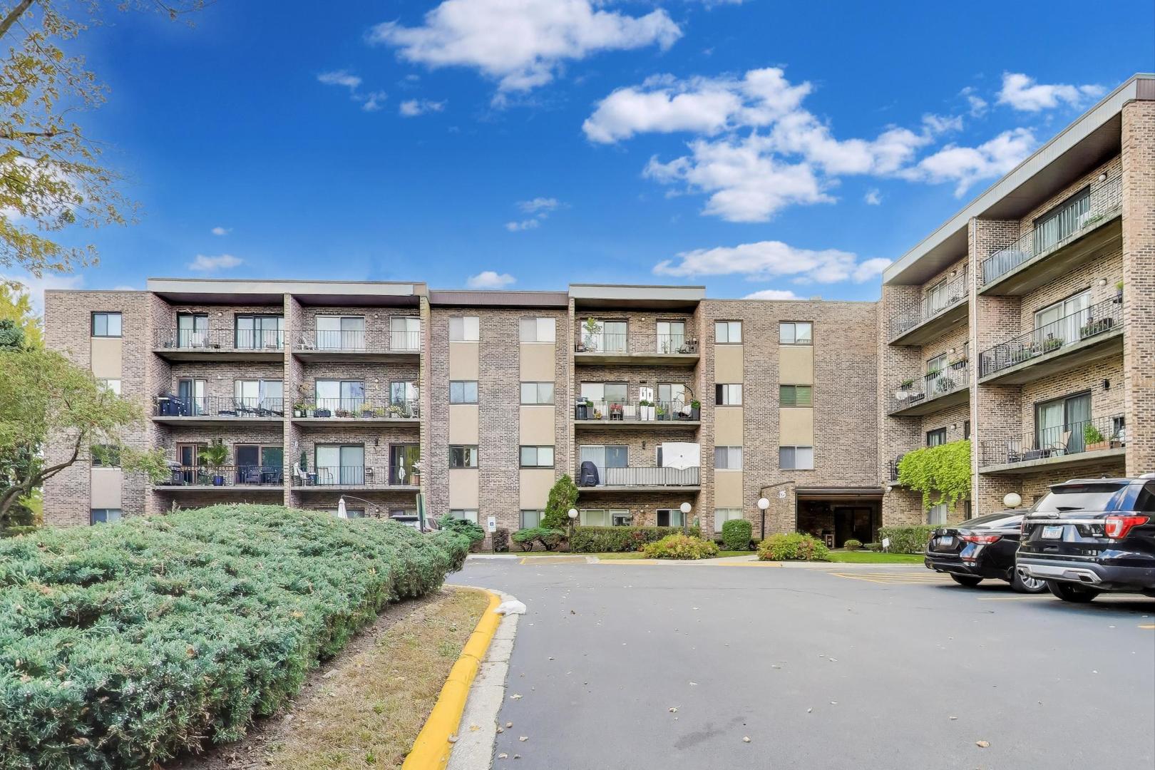 725 West Huntington Commons Road, Unit 217 Mount Prospect, IL 60056 - Photo 2 of 23