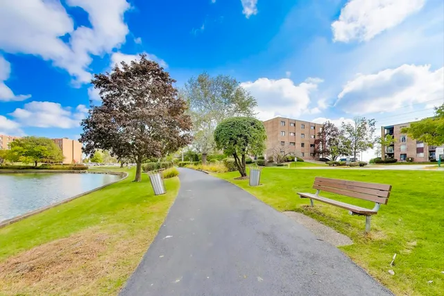 $189,900 | 725 West Huntington Commons Road, Unit 217, Mount Prospect, IL 60056