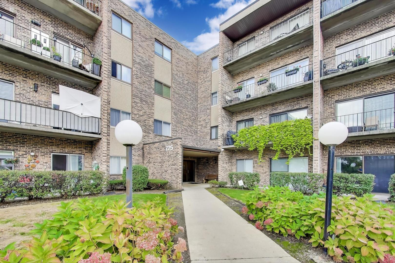 725 West Huntington Commons Road, Unit 217 Mount Prospect, IL 60056 - Photo 4 of 23