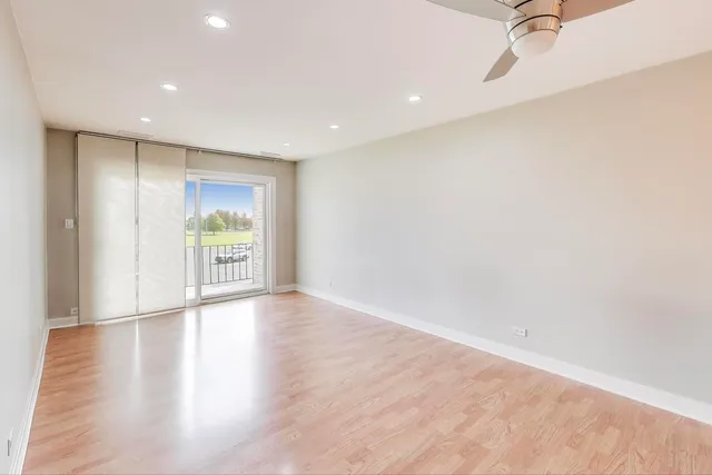 $189,900 | 725 West Huntington Commons Road, Unit 217, Mount Prospect, IL 60056