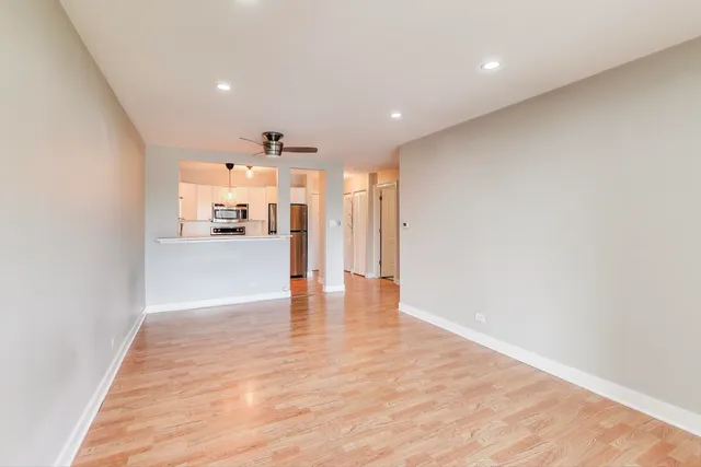 $189,900 | 725 West Huntington Commons Road, Unit 217, Mount Prospect, IL 60056