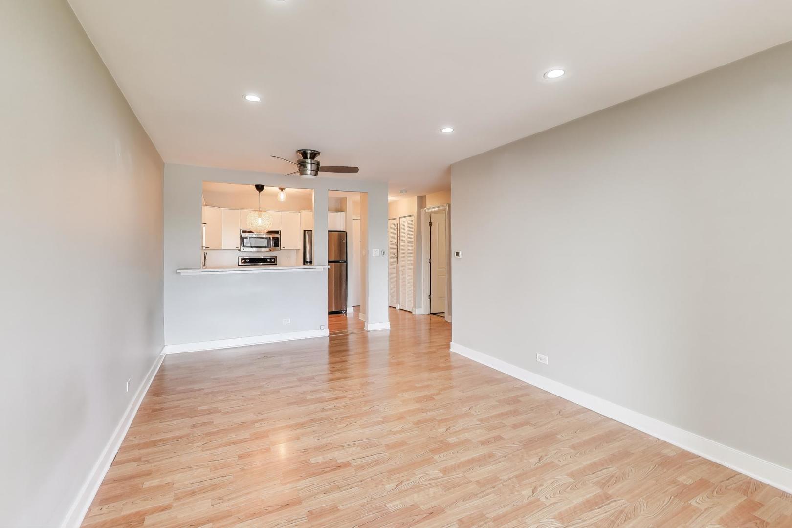 725 West Huntington Commons Road, Unit 217 Mount Prospect, IL 60056 - Photo 6 of 23