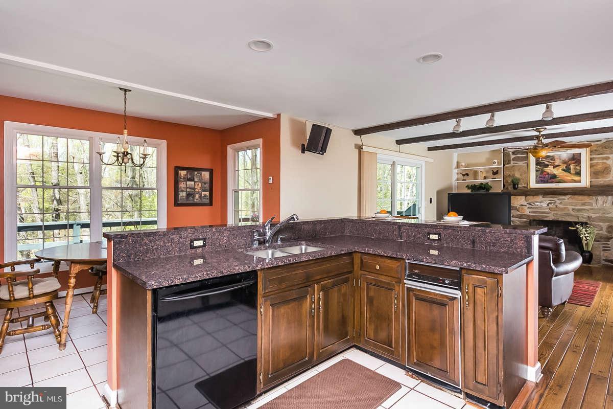 2118 Highland Ridge Drive Phoenix, MD 21131 - Photo 8 of 29 Kitchen
