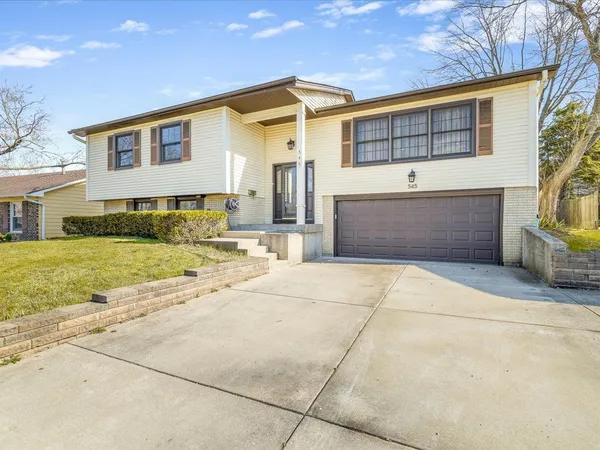 $550,000 | 545 Andrew Lane, Lake Zurich, IL 60047