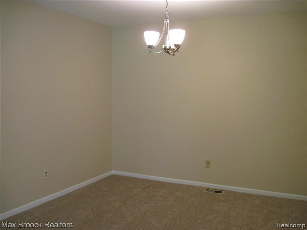 29602 Middlebelt Road, Unit 1804 Farmington, MI 48334 - Photo 5 of 15 IMG_0001.JPG