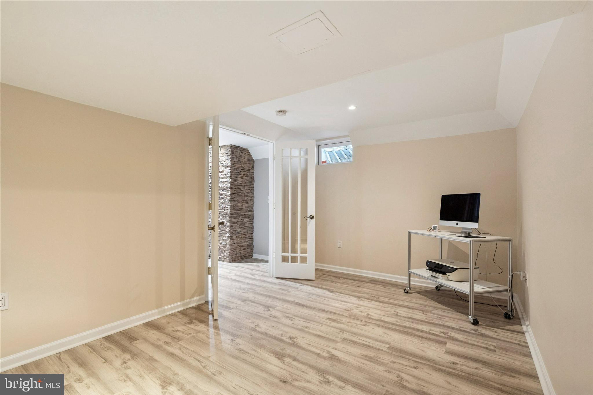 6 Edison Lane Doylestown, PA 18901 - Photo 31 of 41 a workspace with wooden floor and bedroom