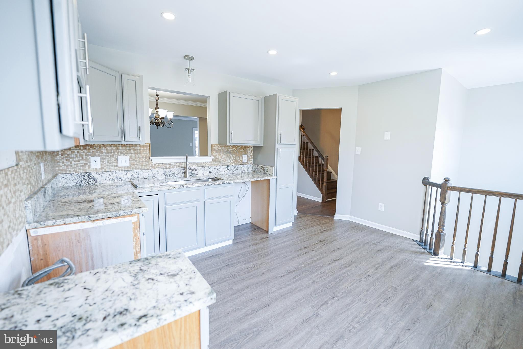 862 Vanderbilt Terrace Southeast Leesburg, VA 20175 - Photo 19 of 41 New Alaska White Granite counters throughout
