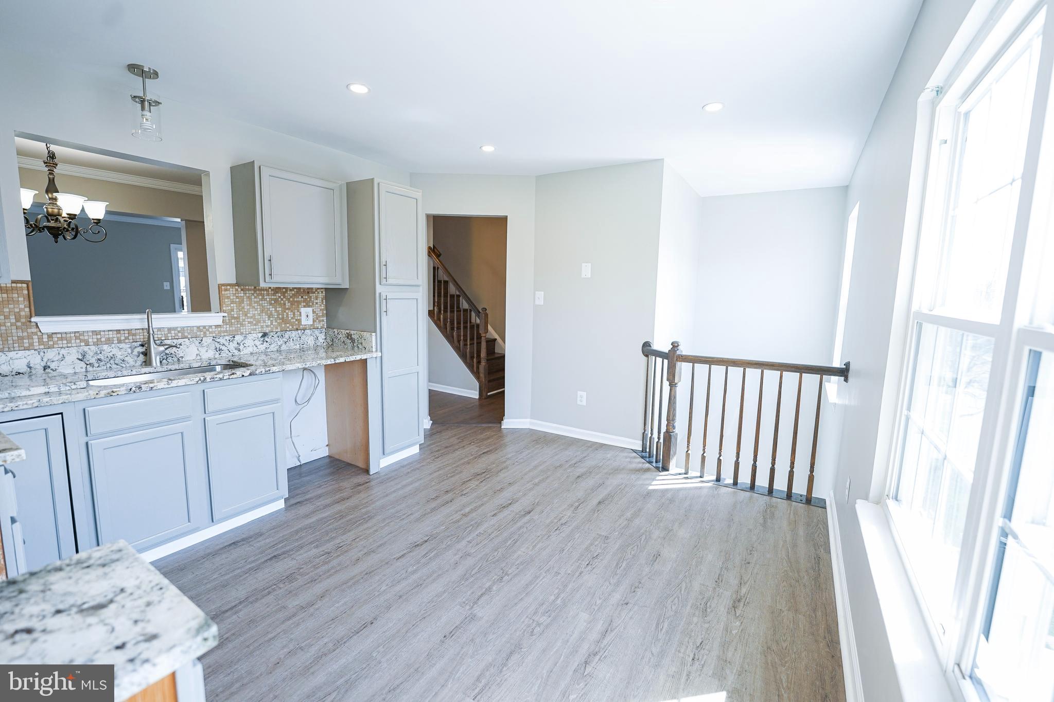 862 Vanderbilt Terrace Southeast Leesburg, VA 20175 - Photo 21 of 41 Large windows in eat-in kitchen