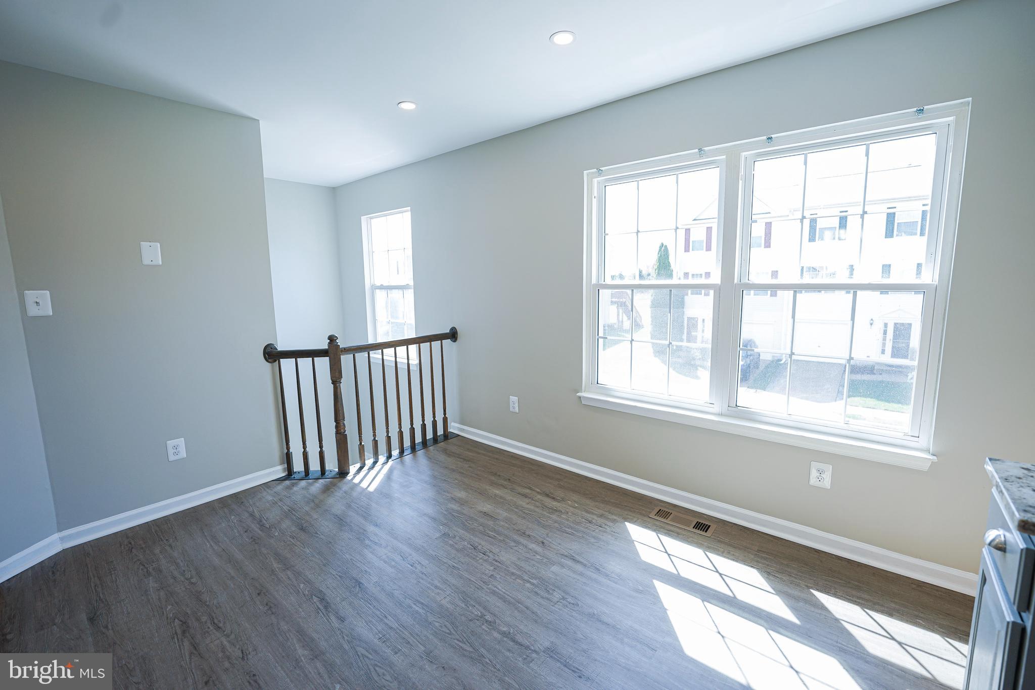 862 Vanderbilt Terrace Southeast Leesburg, VA 20175 - Photo 22 of 41 Eat-in kitchen overlooking 2-story foyer
