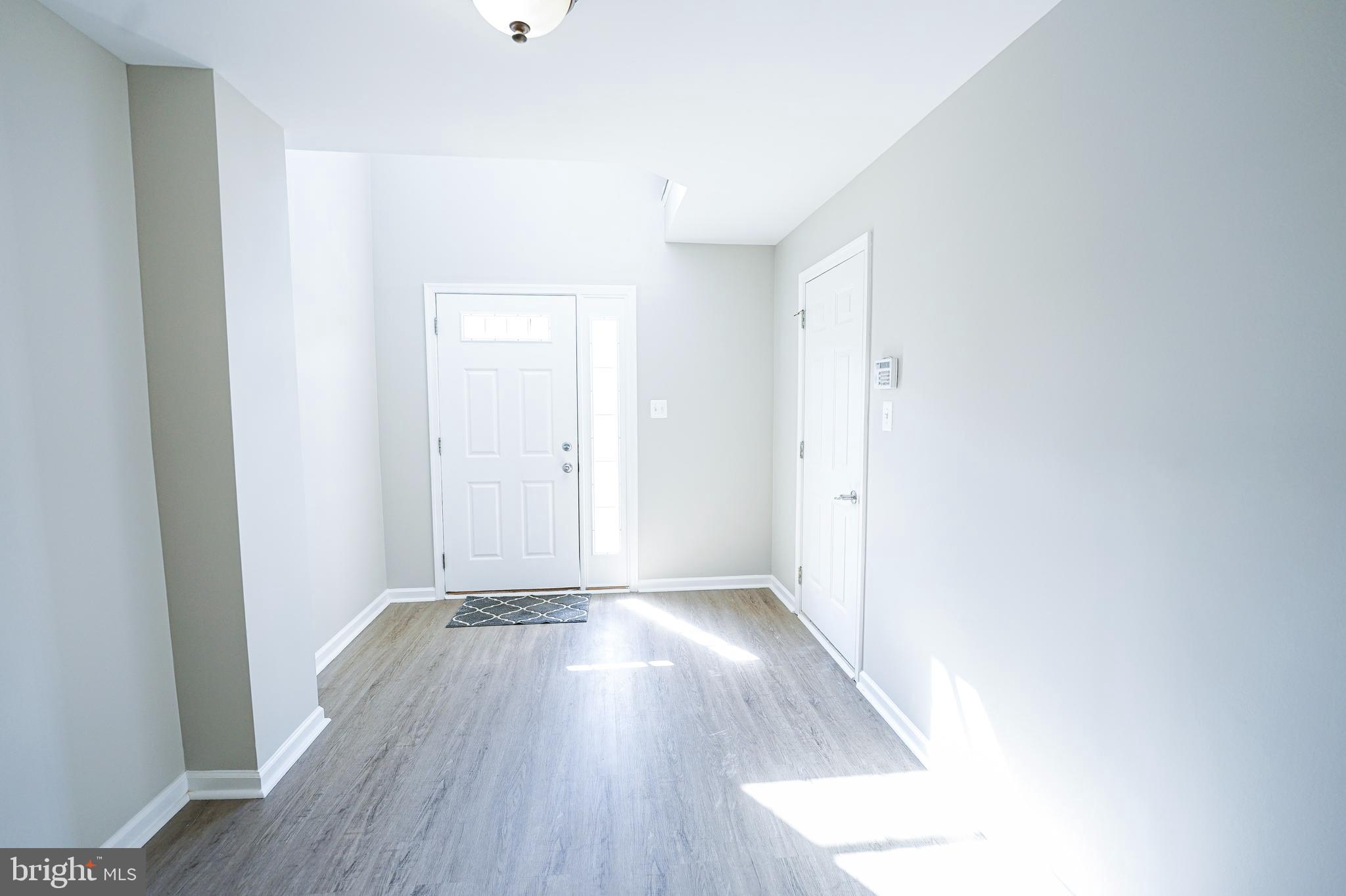 862 Vanderbilt Terrace Southeast Leesburg, VA 20175 - Photo 4 of 41 New floors throughout the home