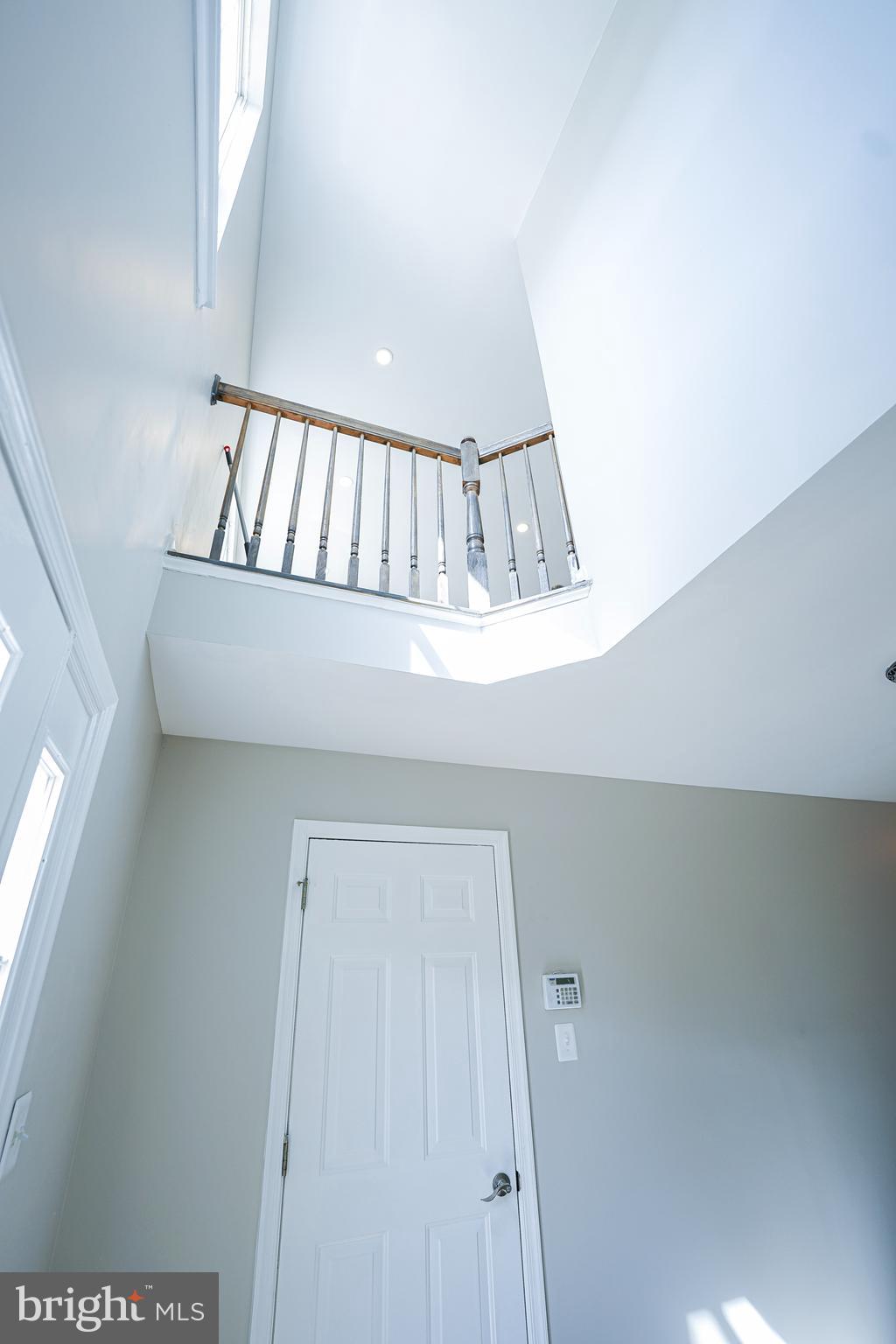 862 Vanderbilt Terrace Southeast Leesburg, VA 20175 - Photo 7 of 41 Two-Story Foyer