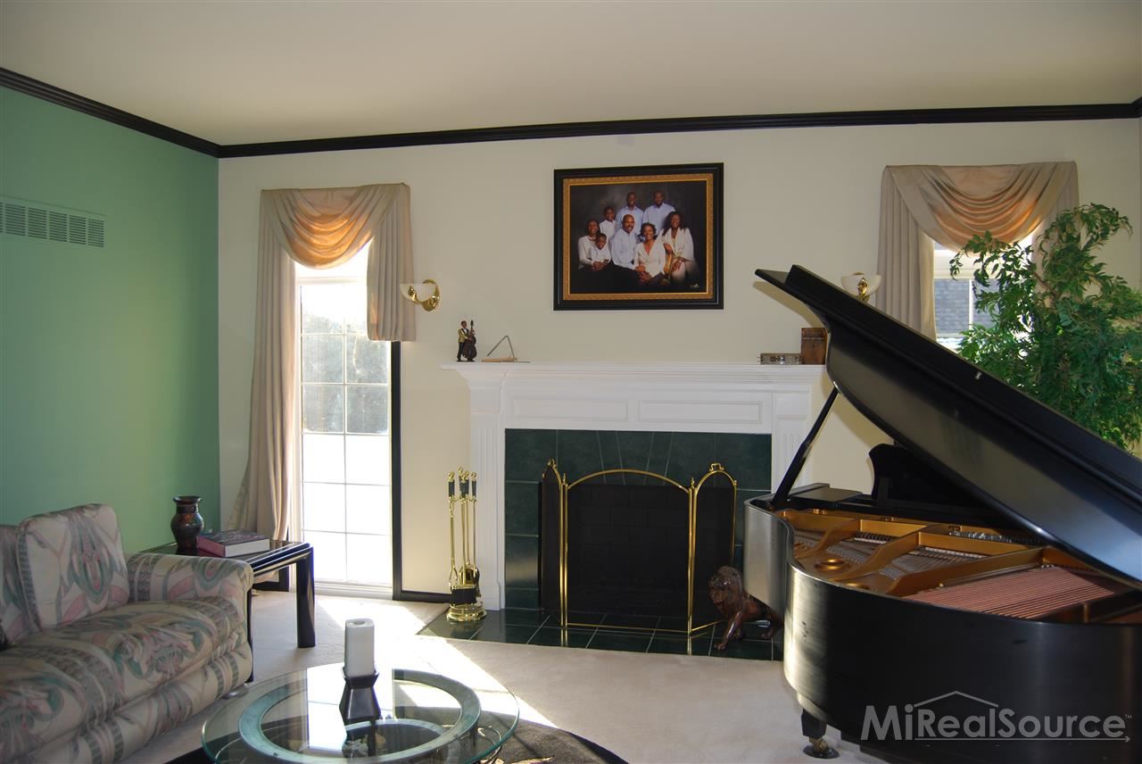 5765 Kirkridge Trail Rochester, MI 48306 - Photo 4 of 23