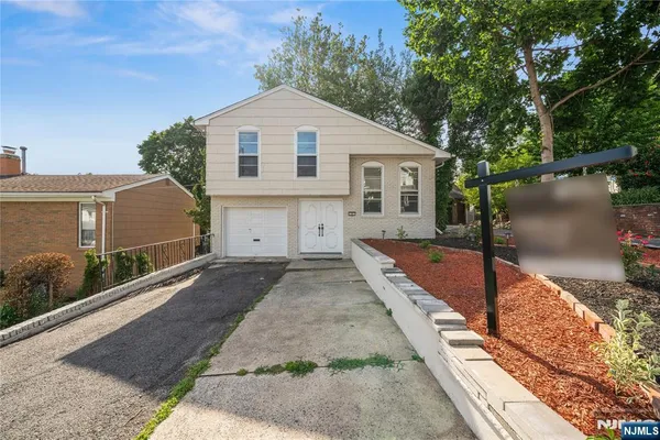 $699,000 | 11 Hampton Place, Nutley, NJ 07110