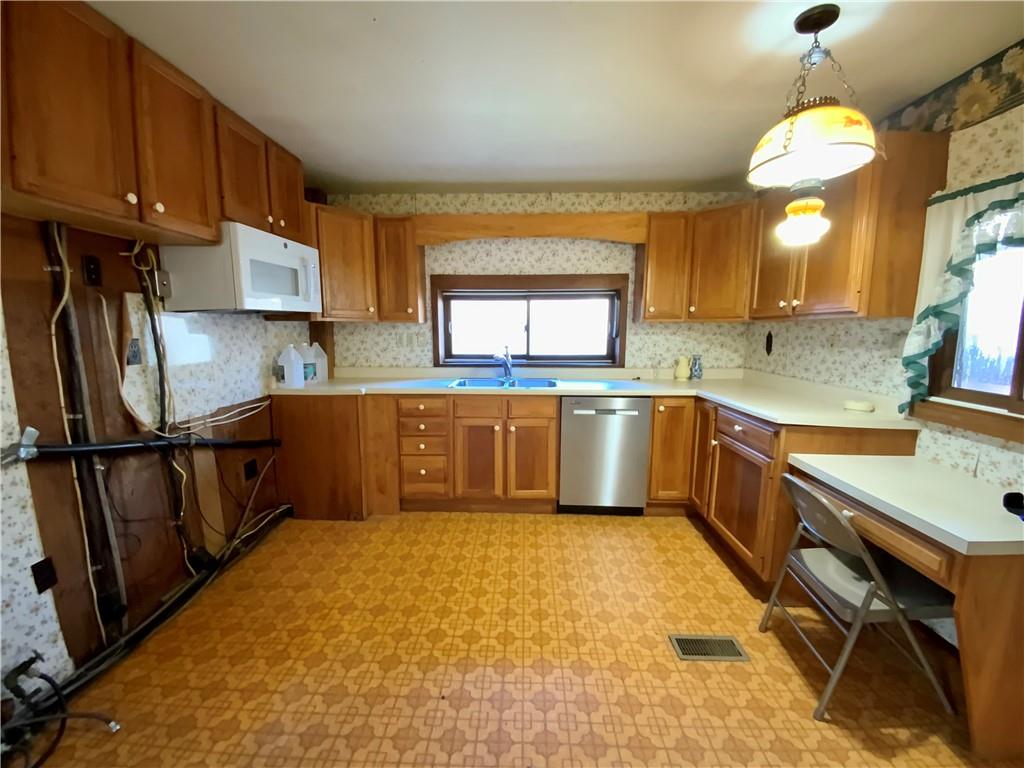 113 Platt Road Clinton, PA 15026 - Photo 7 of 21 Gallery Image 7