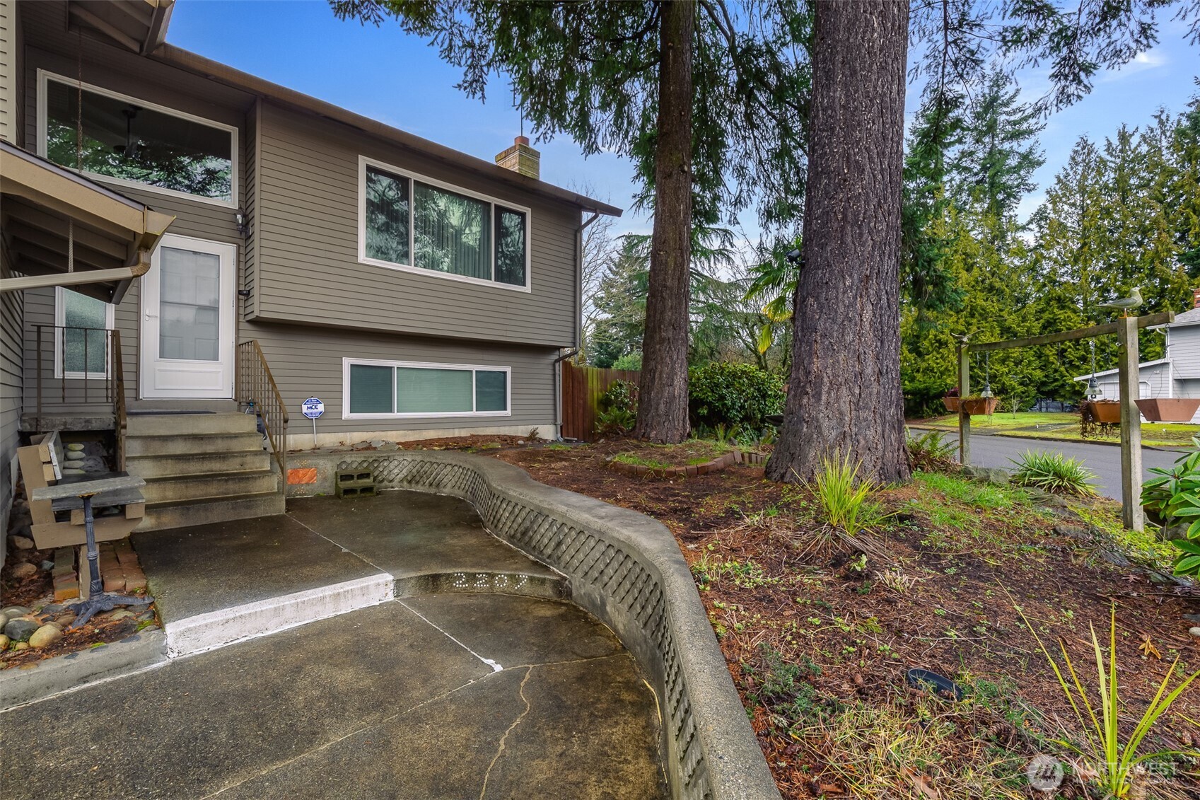 2207 Bremerton Avenue Northeast Renton, WA 98059 - Photo 2 of 40