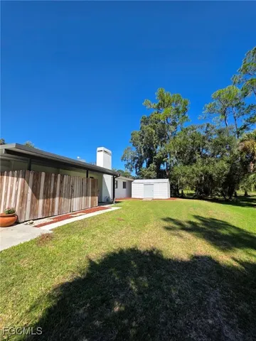 $2,200 | 21151 Captain Nelson Court, Alva, FL 33920