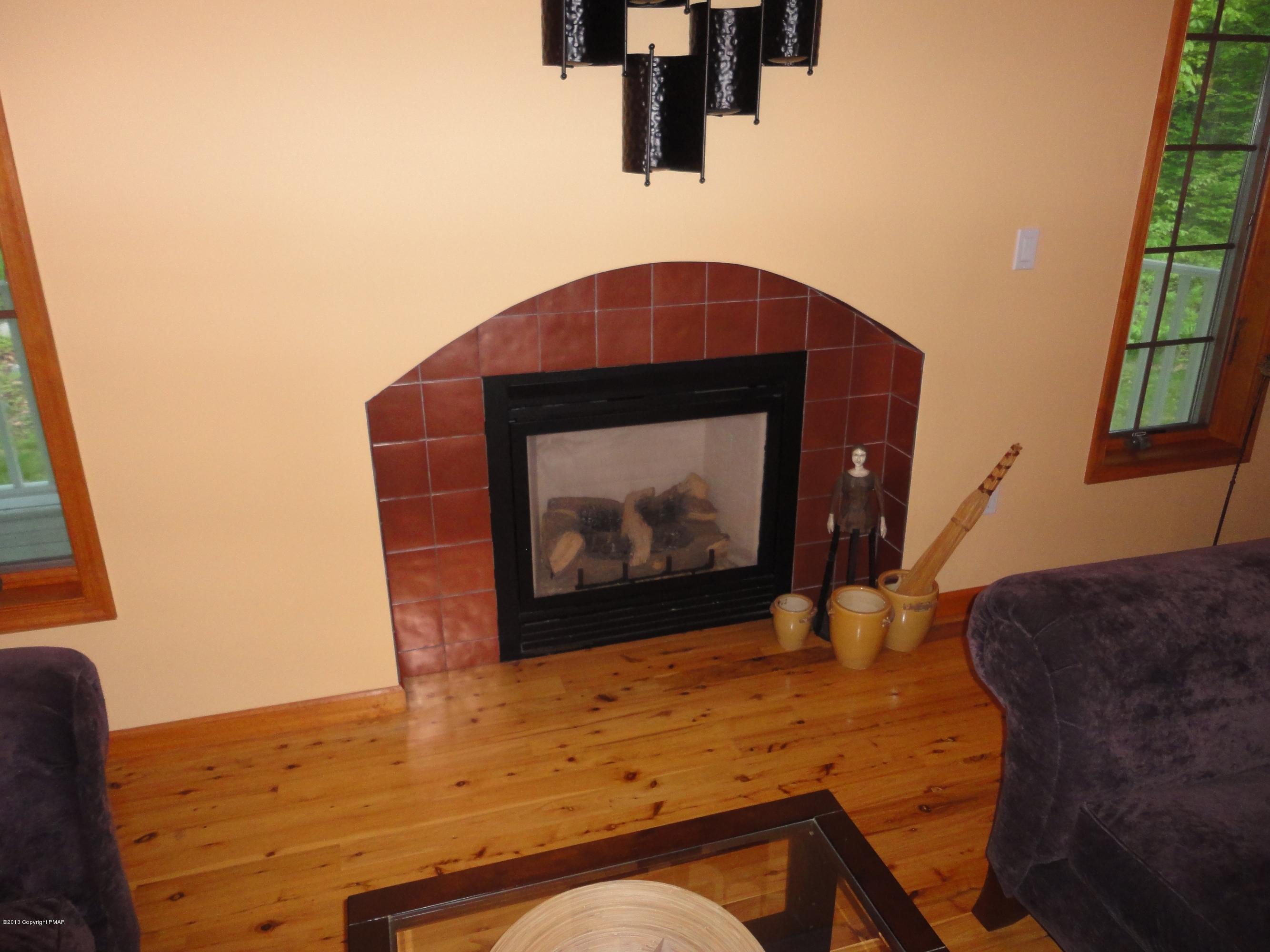 391 Turkey Ridge Road Mount Bethel, PA 18343 - Photo 17 of 19 a living room with furniture