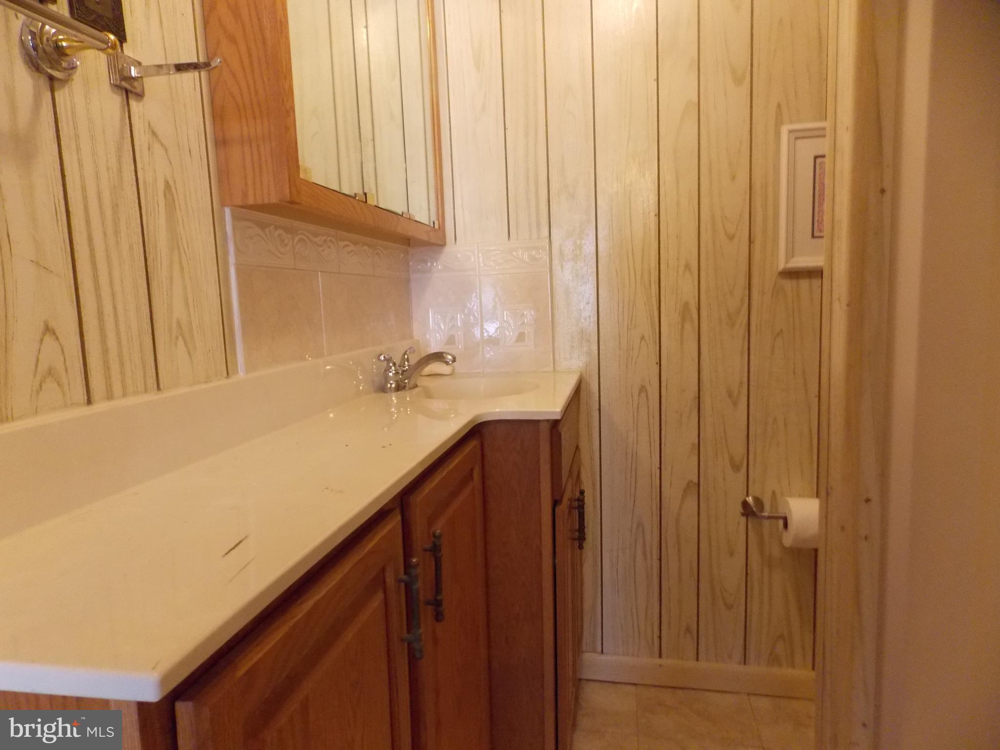 555 Holmes Road Morton, PA 19070 - Photo 15 of 26 First floor full bath
