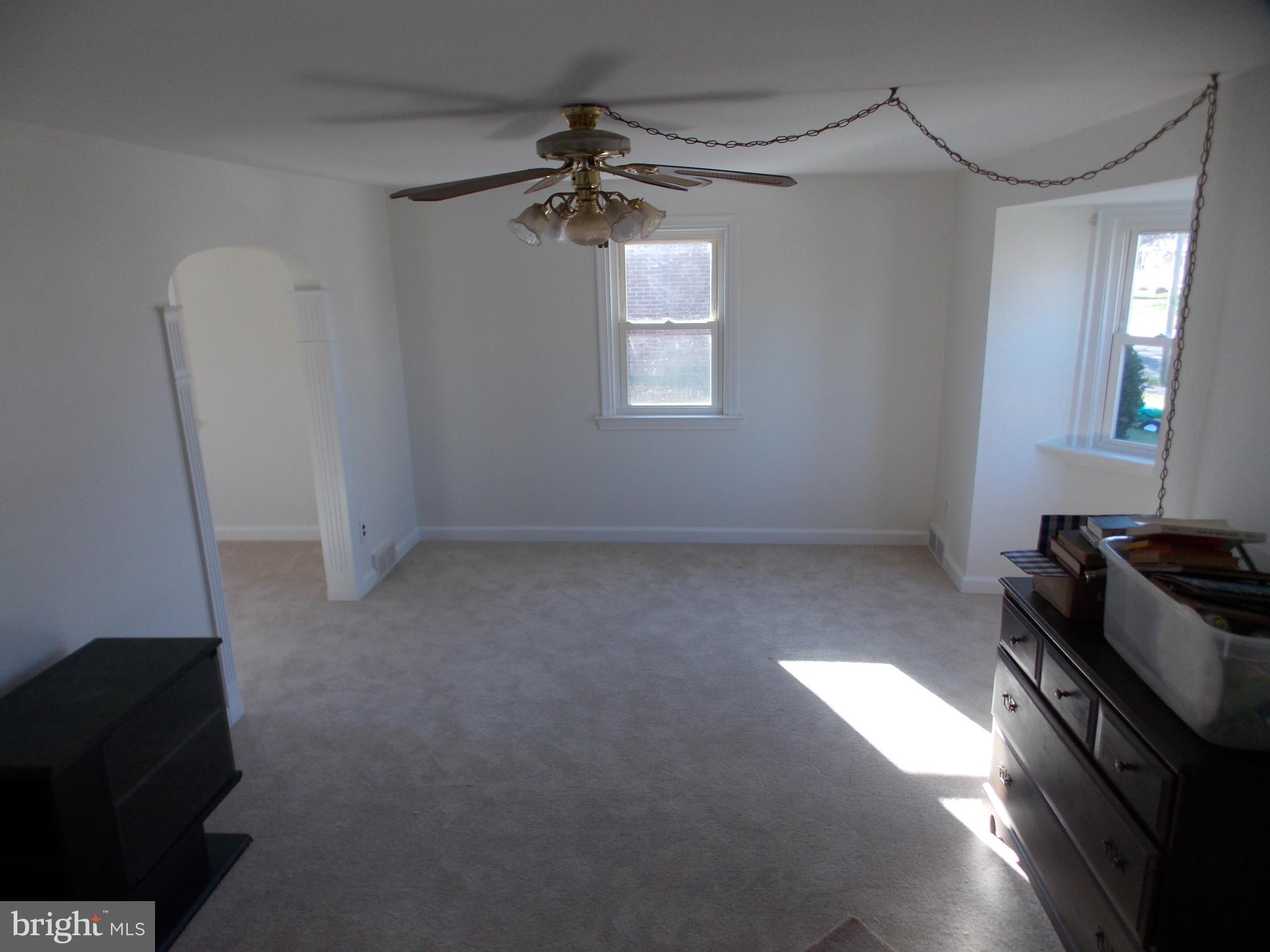 555 Holmes Road Morton, PA 19070 - Photo 5 of 26 Living room
