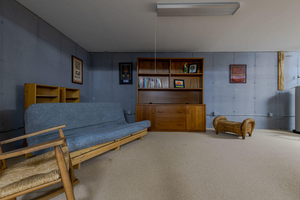 95 Cannon Hill Road Wellfleet, MA 02667 - Photo 24 of 36 a room with furniture and book shelf